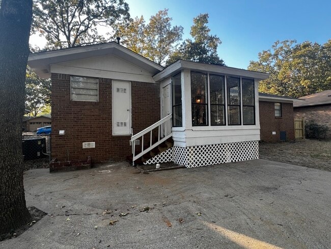 Building Photo - 8702 Oakhaven Dr