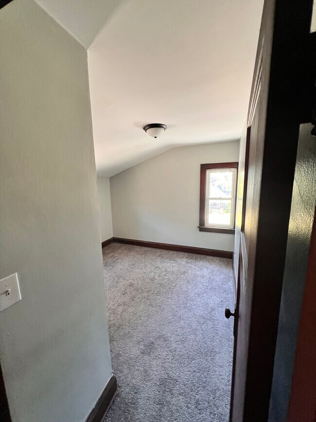 Building Photo - 2231 S 58th St