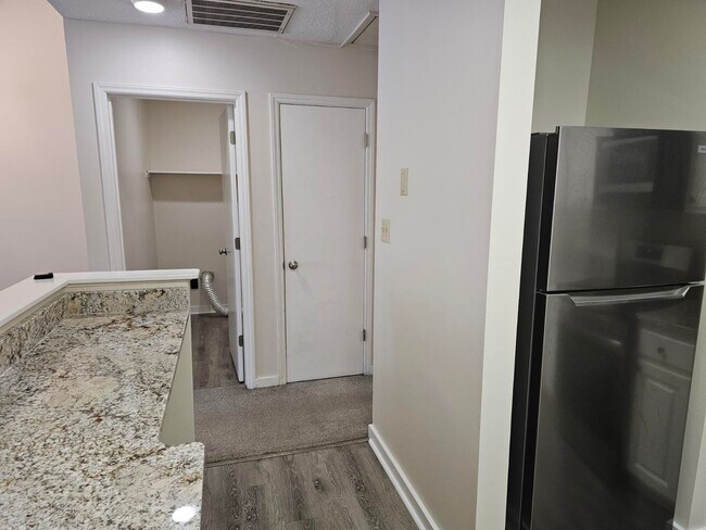 Building Photo - 11 Pillory Cir