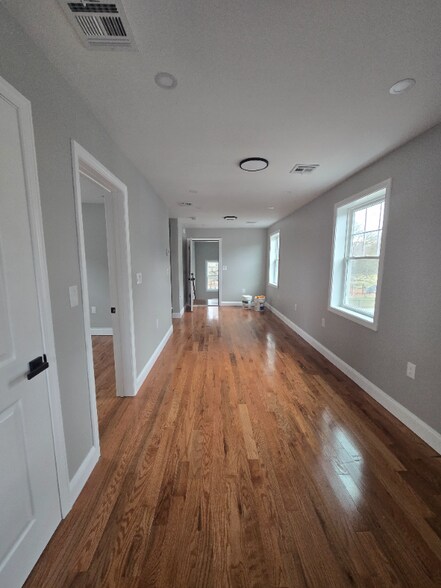 Building Photo - 13 Barstow St