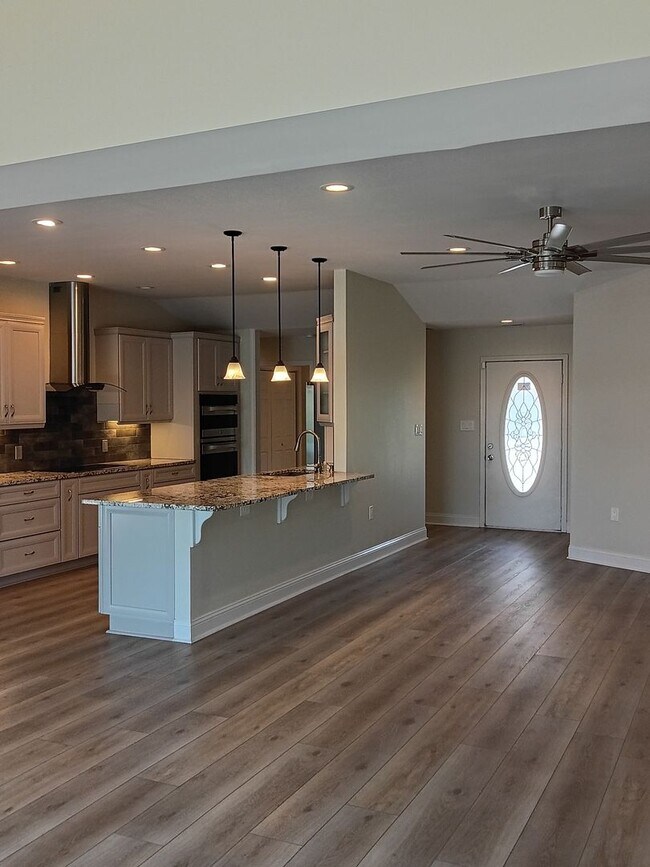 Building Photo - BRIDGEPORT