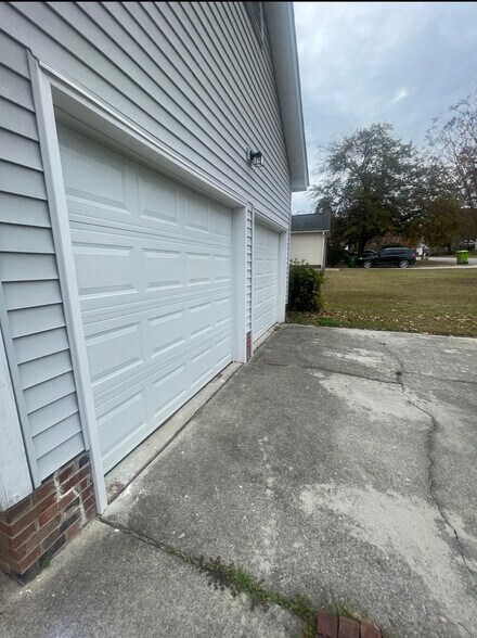 Building Photo - 205 N Trace Ln