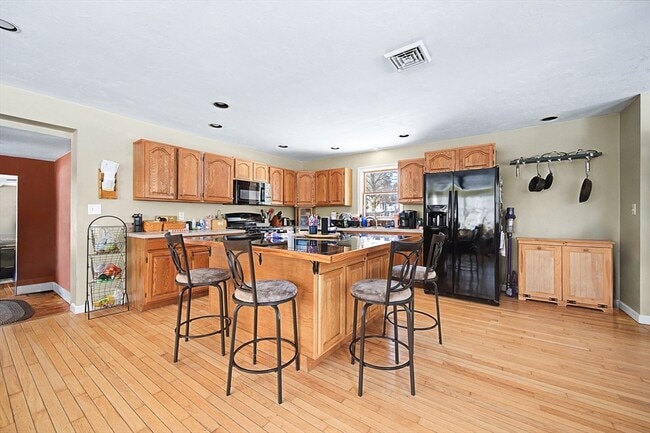 Building Photo - 268 Wood St