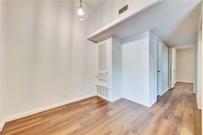 Building Photo - 3514 Southridge Dr