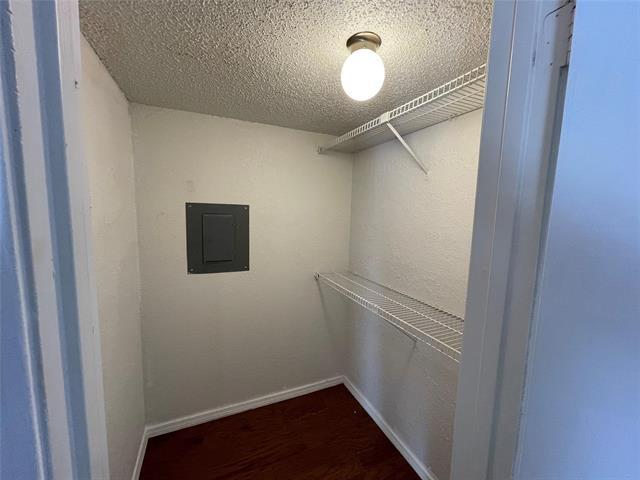 Building Photo - 9811 Walnut St