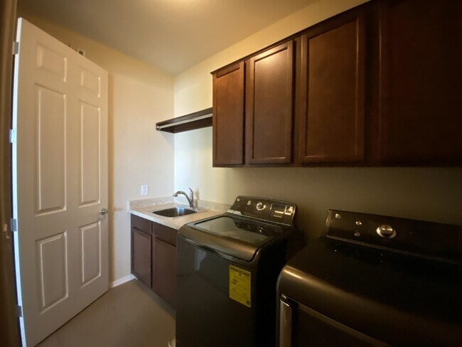 Building Photo - 3726 E Angstead Dr