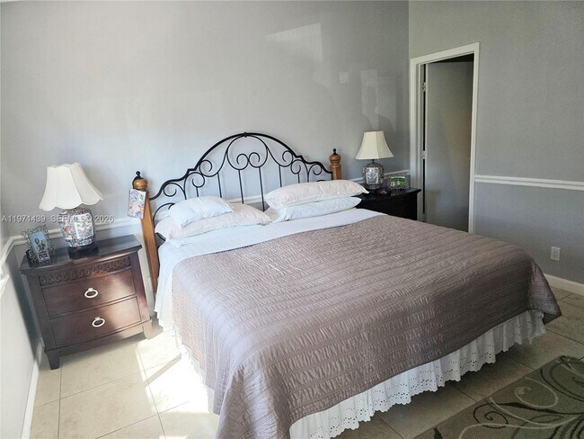 Building Photo - 11688 SW 17th Ct