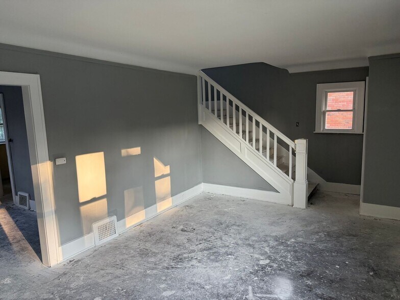 Building Photo - 12722 Birwood St