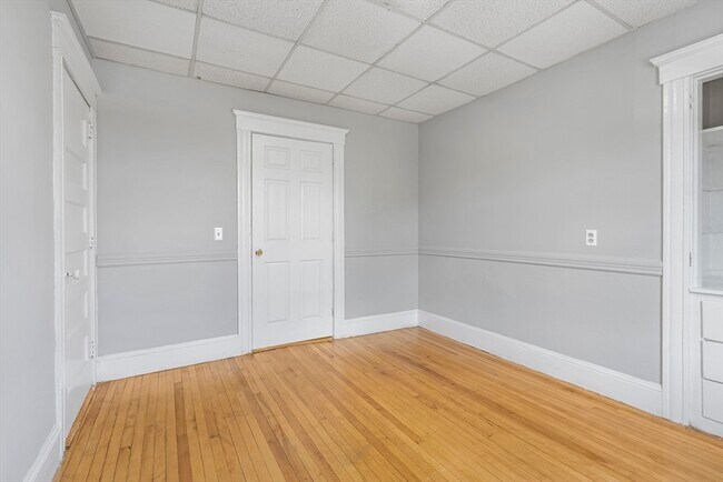 Building Photo - 423 Park Ave