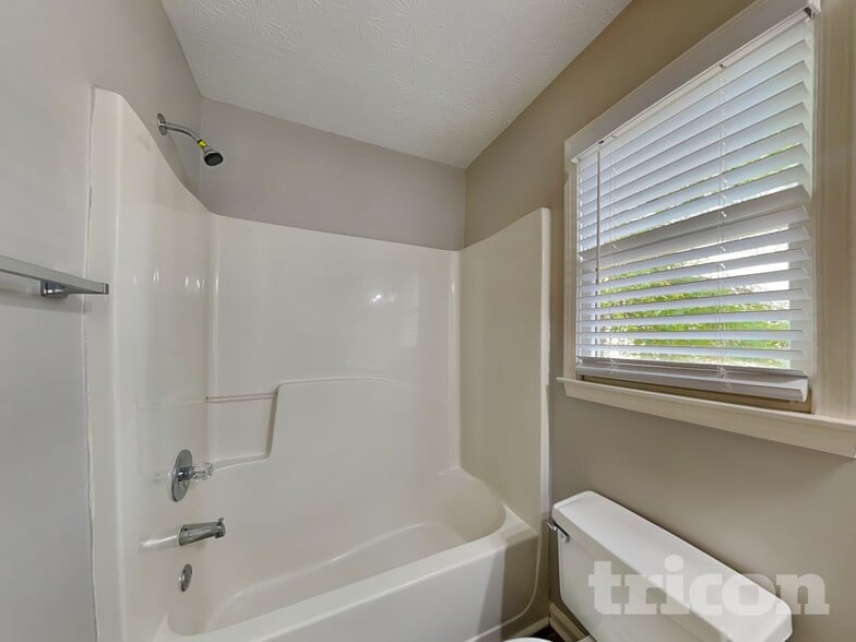 Building Photo - 5731 Newnan Cir