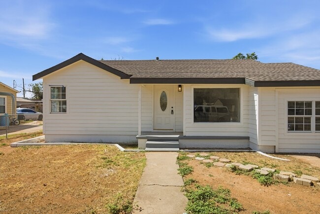 Building Photo - 804 W 20th St