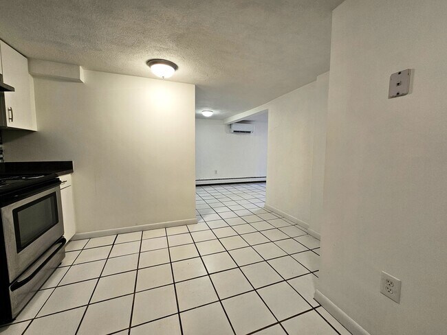 Building Photo - 350 Vane St