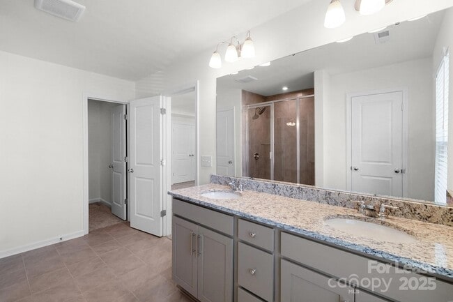 Building Photo - 14028 Penbury Ln