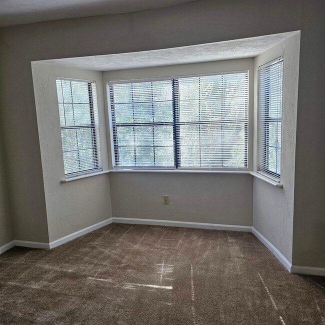 Building Photo - 261 Starmount Dr