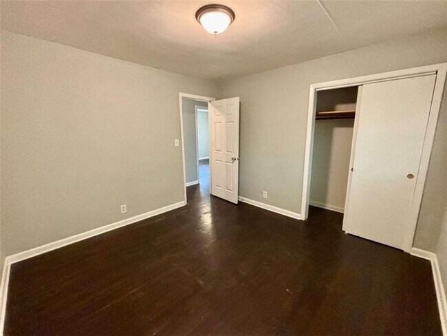 Building Photo - 2612 Dawn Dr