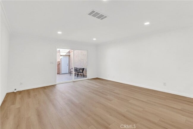 Building Photo - 2 Bedroom Townhome in San Marcos