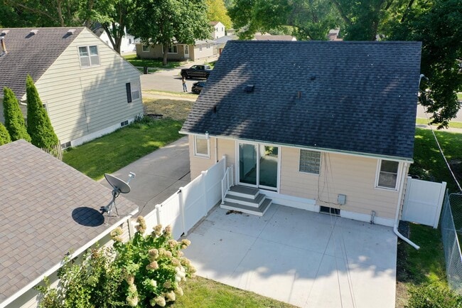 Building Photo - 1863-17 1/2 17 1/2 St NW