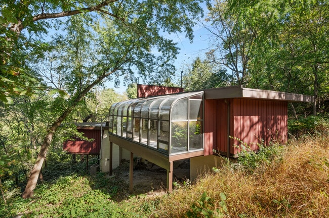 Building Photo - 740 Olivant Plz