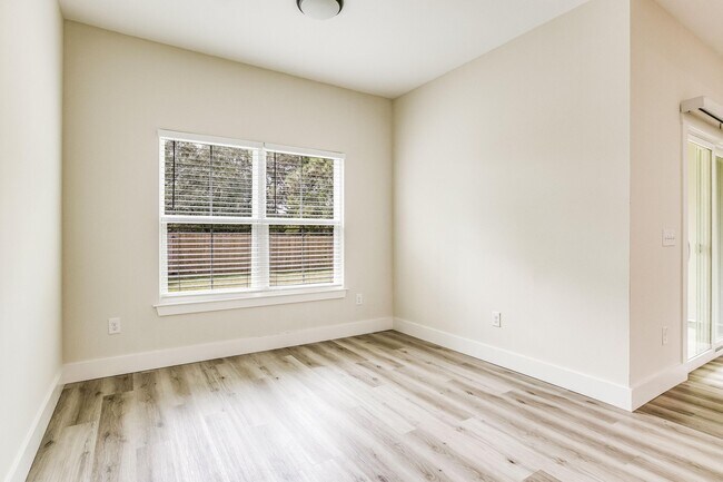 Building Photo - 6809 Water St