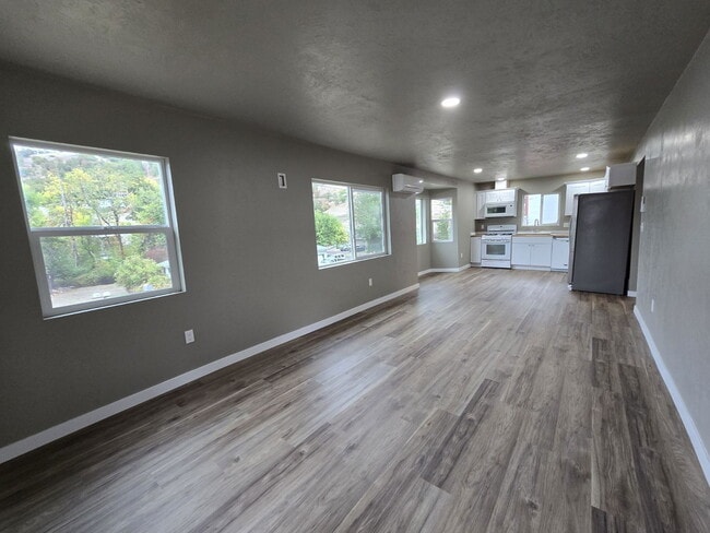Building Photo - 1641 SE Marsters Ave