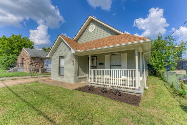 Building Photo - 548 N 6th St