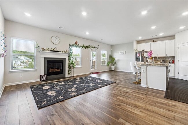 Building Photo - 446 Ravine Dr