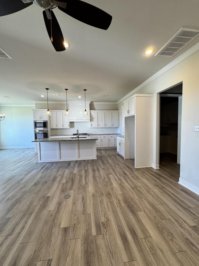 Building Photo - 23 Wilshire Blvd