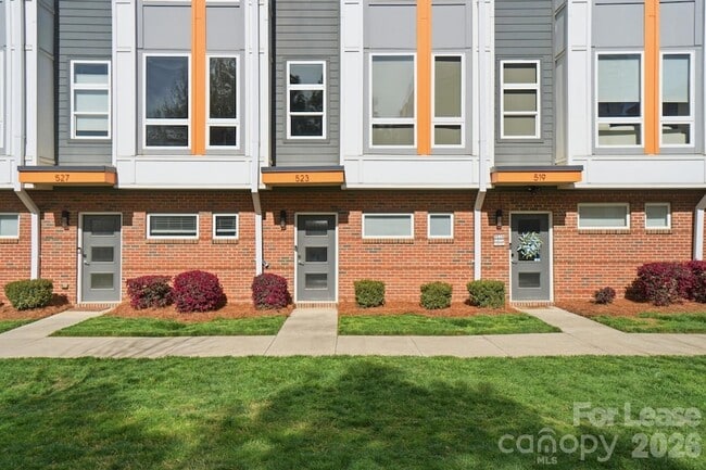 Building Photo - 523 Sedgefield Park Dr