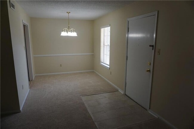Building Photo - 2720 Whitney Pl