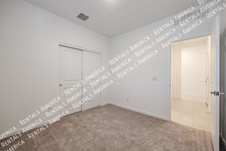 Building Photo - 15990 W Gray Fox Trl