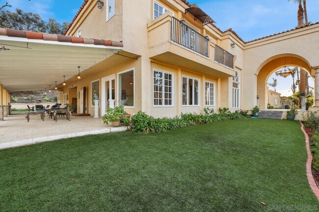 Building Photo - 459 Flores De Oro