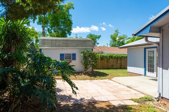 Building Photo - 328 Linden Rd