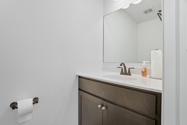 Building Photo - 6060 Lavender