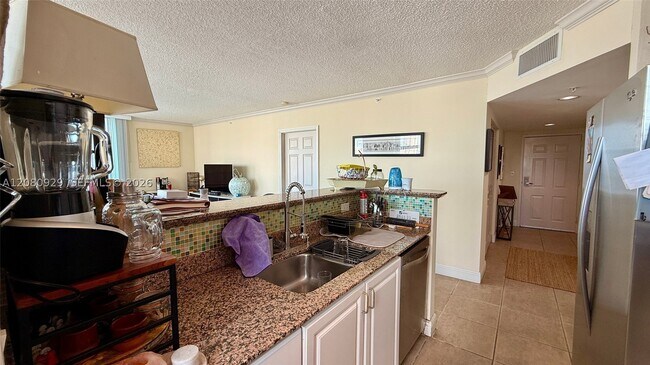 Building Photo - 1155 Brickell Bay Dr