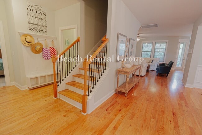 Building Photo - 2402 Via Palma Dr