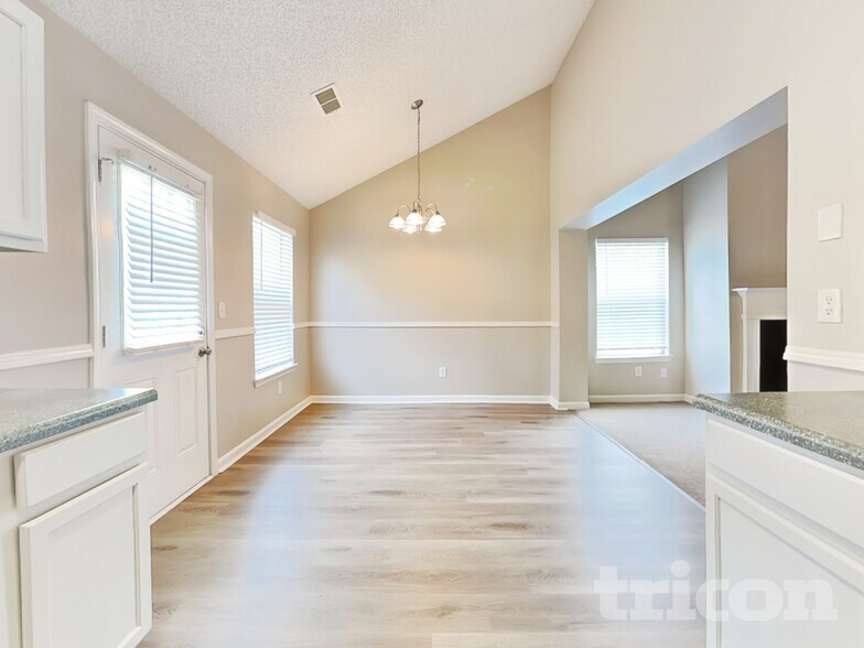 Building Photo - 240 Kings Cove