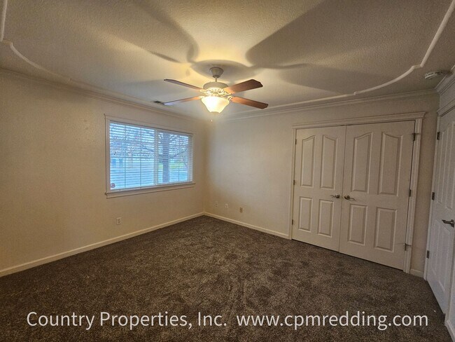 Building Photo - Modern 3-Bedroom House on Cul-de-Sac with Newer Flooring Coming Available Soon!