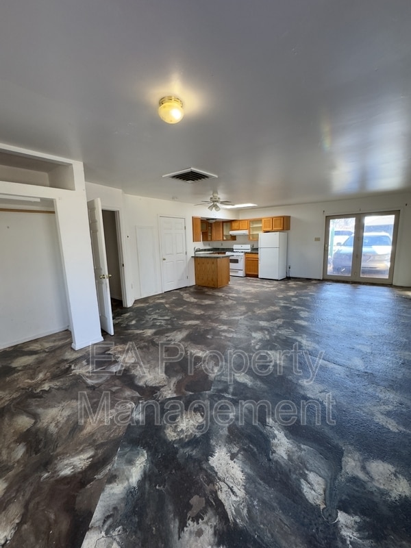 Building Photo - 1367 Young Ave SW