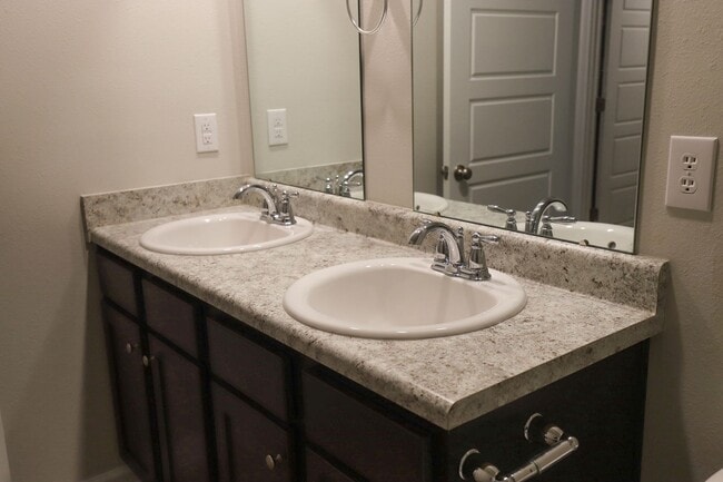 Building Photo - Spacious 4-Bedroom Home for Rent in St. Ma...