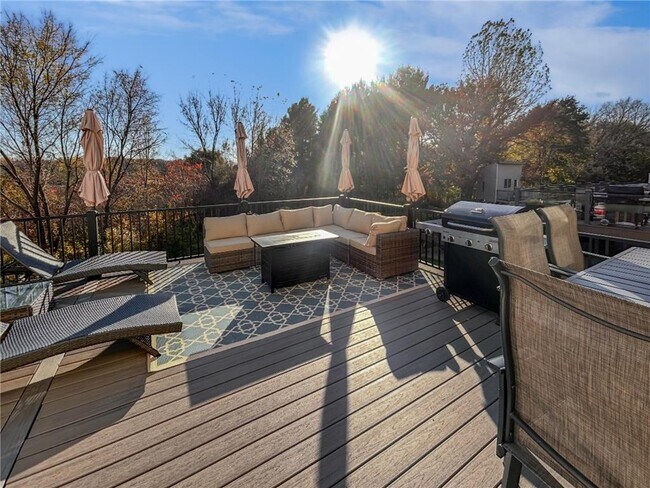 Building Photo - 4591 Empress Way N