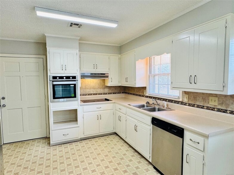 Building Photo - 535 Larkin Ln