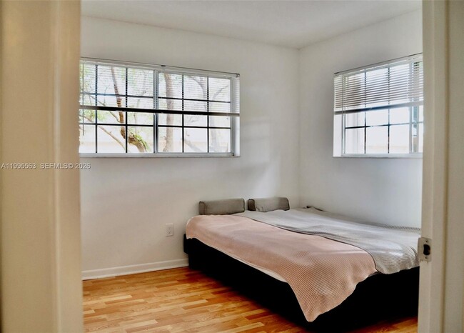 Building Photo - 430 SE 7th St