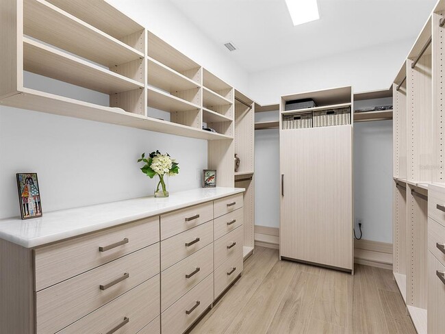 Building Photo - 4022 Penshurst Park