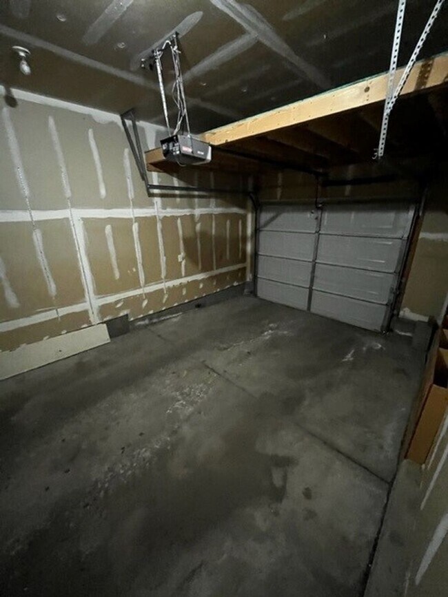 Building Photo - 592 Meadow Wood Cir