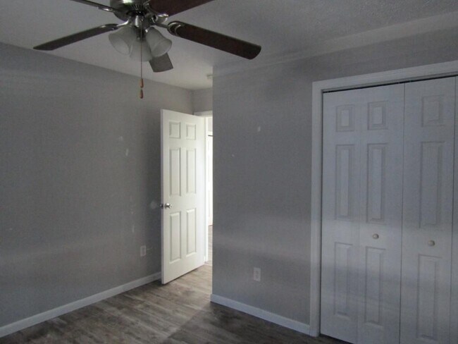 Building Photo - 151 Heath Dr