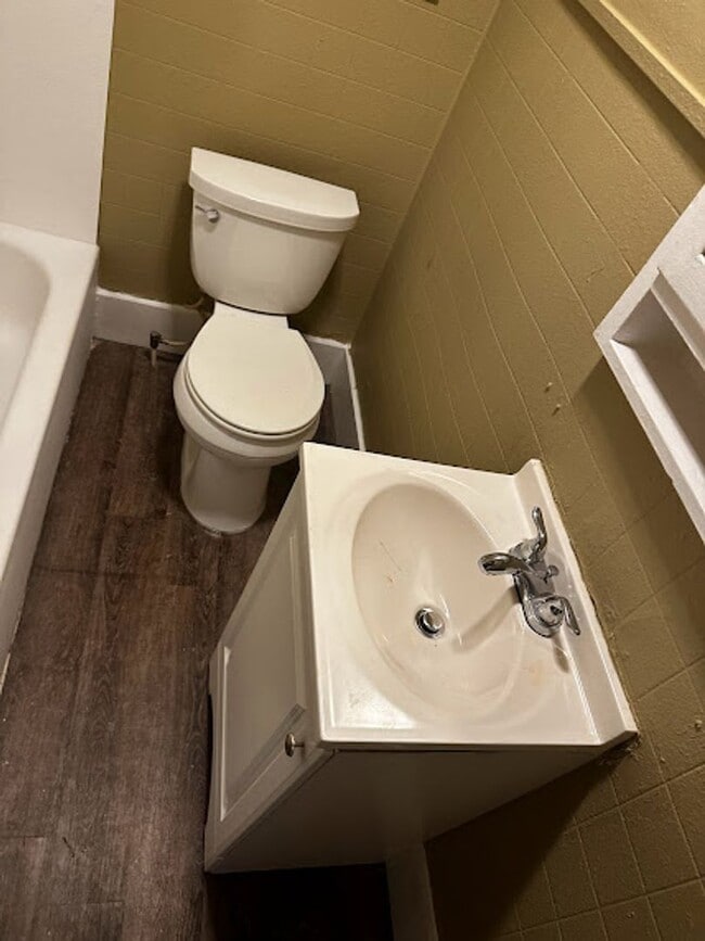 Building Photo - MOVE IN SPECIAL!! FIRST MONTH FREE!