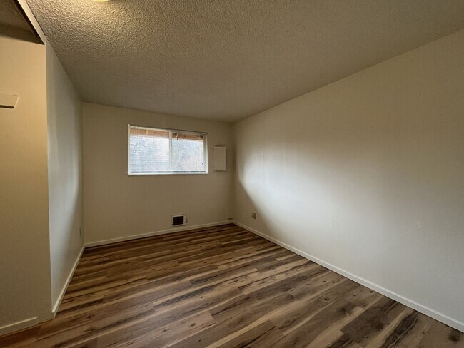 Building Photo - Spacious 3-Bedroom Home in Prime highly sought-after West Linn community