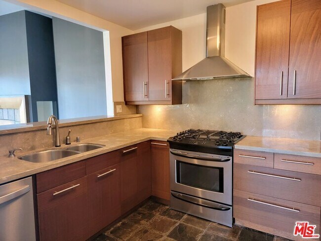 Building Photo - 4218 Vanetta Dr