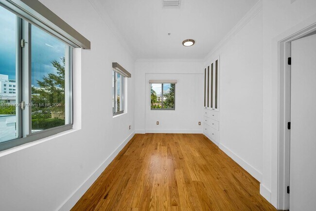 Building Photo - 1600 Euclid Ave