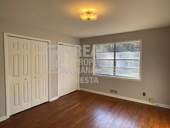 Building Photo - Four Bedroom House in Milledgeville